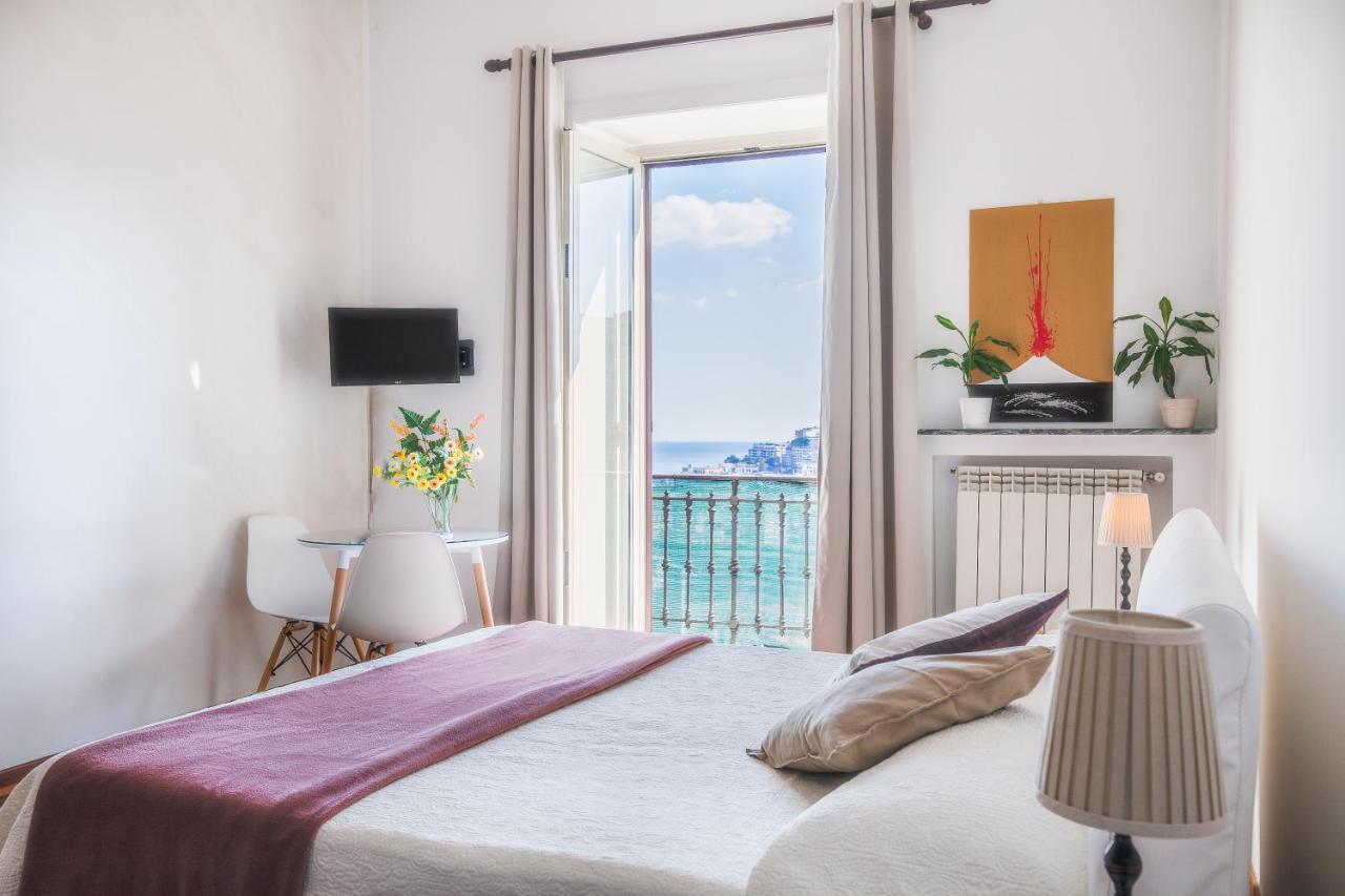 Napolicentro Mare - Sea View Rooms & Suites Exterior foto