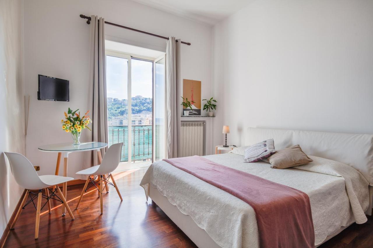 Napolicentro Mare - Sea View Rooms & Suites Exterior foto