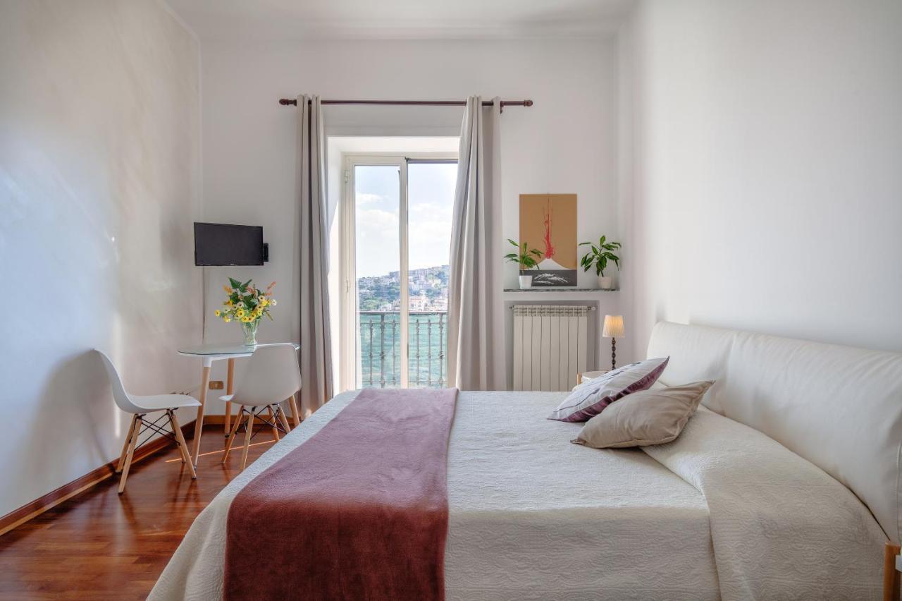 Napolicentro Mare - Sea View Rooms & Suites Exterior foto
