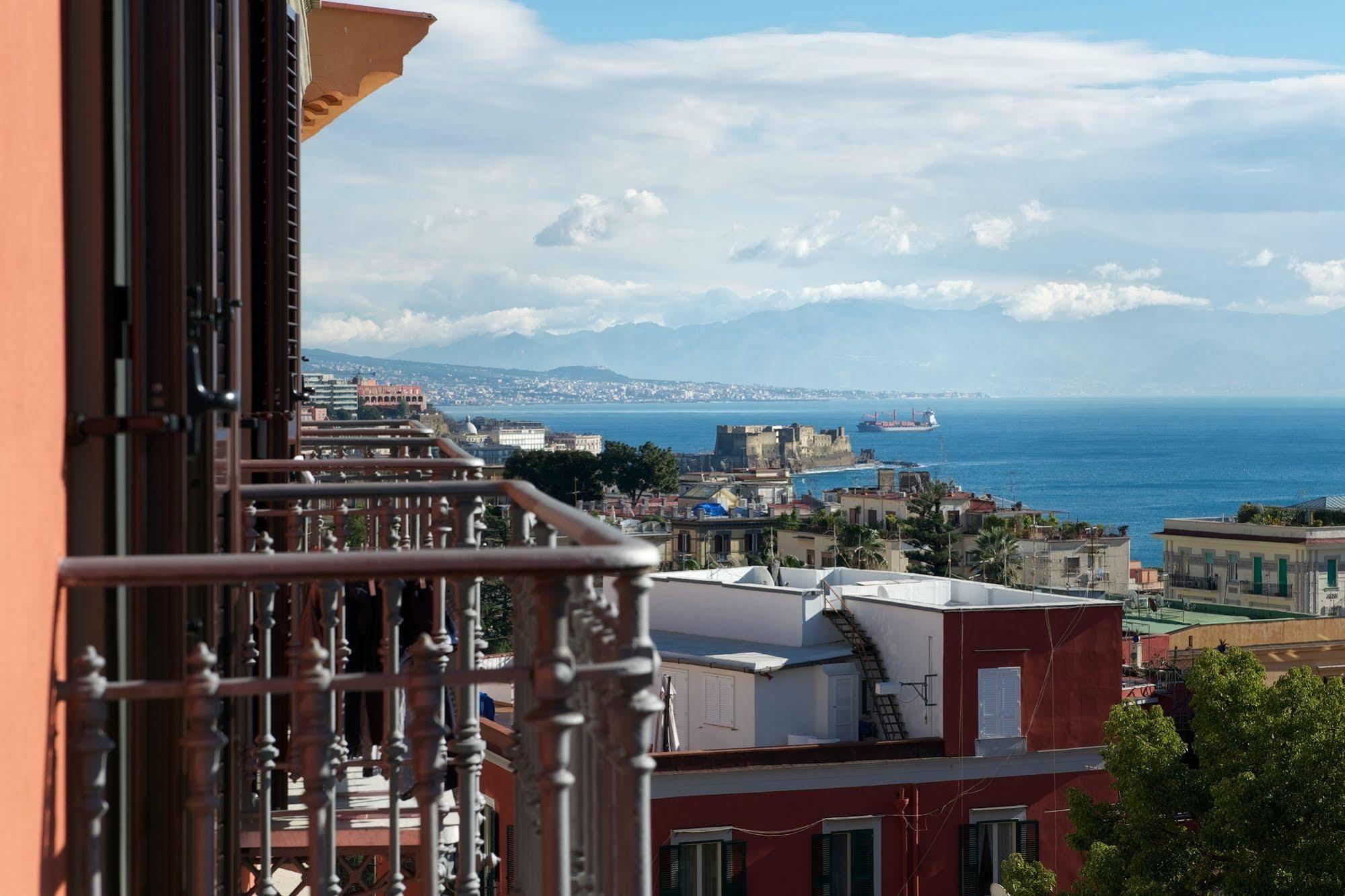 Napolicentro Mare - Sea View Rooms & Suites Exterior foto
