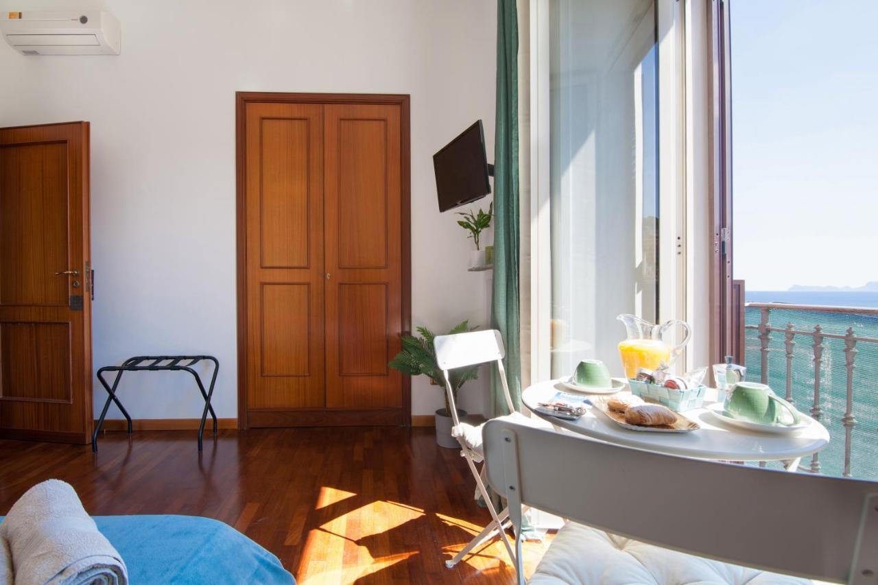 Napolicentro Mare - Sea View Rooms & Suites Exterior foto