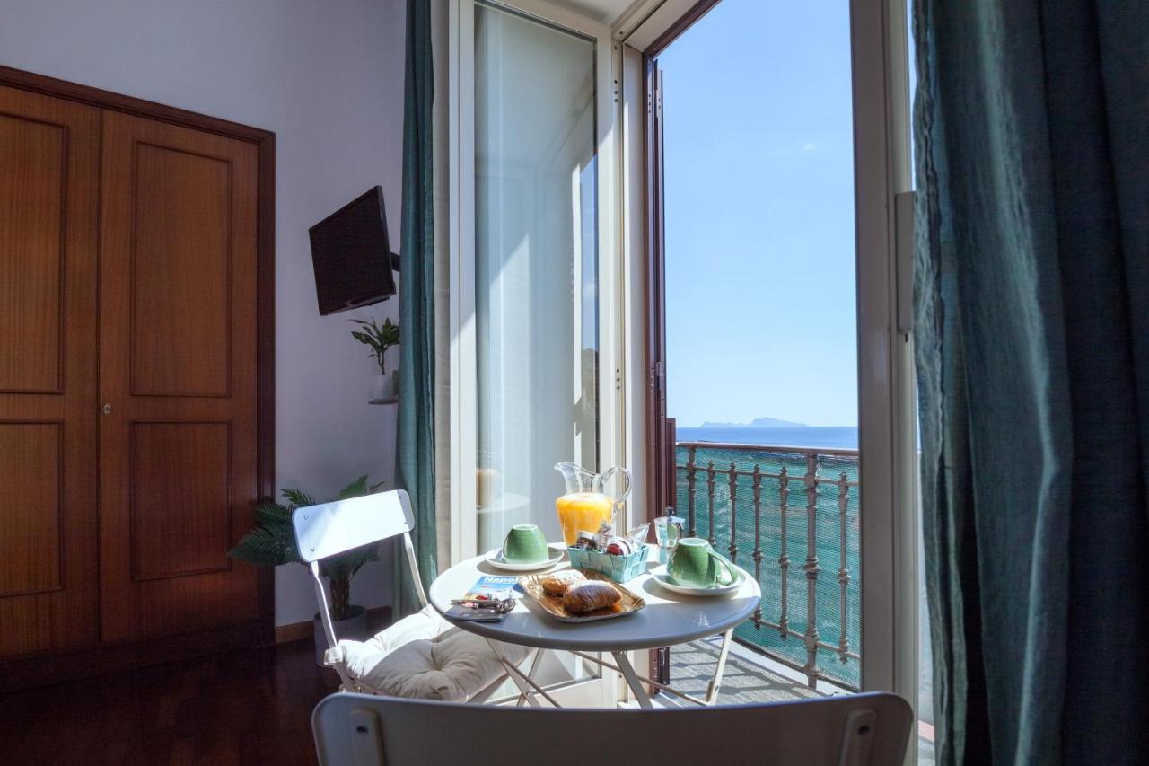 Napolicentro Mare - Sea View Rooms & Suites Exterior foto
